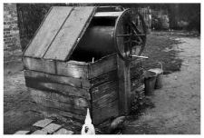 A well with a crankshaft