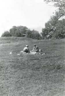 Field works, pottery cleaning
