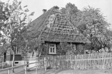 Securing of a roof construction