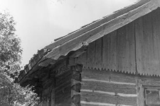 roof setting in a log construction