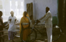 In front of the tomb of a Muslim saint (pir) (Iconographic document)