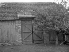 A barn - a half-hipped roof