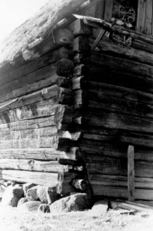 A log structure barn and a foundation