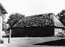 A barn - half-timbered, a hipped roof, covered with straw