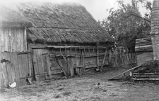 Post-and-plank barn