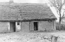 Post-and-plank house