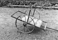 Two-wheeled handcart