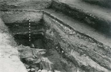 Deep trench outside the collegiate church (from the south), profile