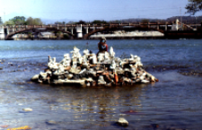 Old statues of gods in the Ganges, Hardvar (Iconographic document)