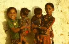 Dzieci, pasterze kachchi rabari (Dokument ikonograficzny)