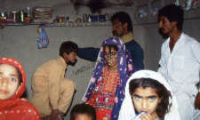 Kobieta w tradycyjnym stroju plemienia Mallikani Jat, Sindh (Dokument ikonograficzny)