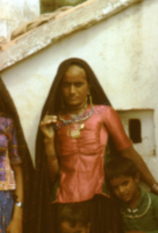 Portret kobiety z dzieckiem, pasterze kachchi rabari (Dokument ikonograficzny)