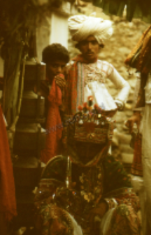Groom and best man, dheberiya rabari (Iconographic document)