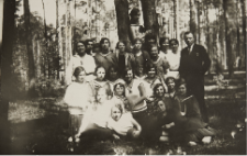 August Dehnel with schoolgirls from Gimnazjum Jakubowskiej
