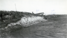 Fotografie: widok stanowisk, szurfy, statuetki