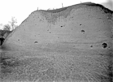 Stanowisko Horodok II : profil ściany wykopu w kierunku SWW-NEE (południowo zachodni-p&oacute;lnocno wschodni)