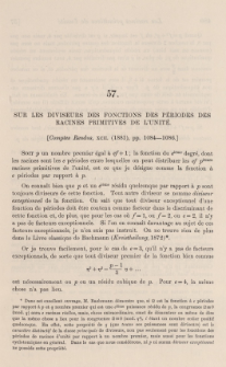 Sur les diviseurs des fonctions des périodes des racines primitives de l'unité