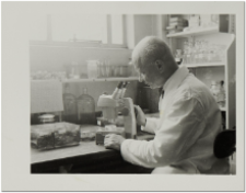 Stanisław Markowski in laboratory