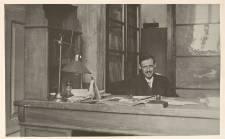 Kazimierz Gajl przy biurku